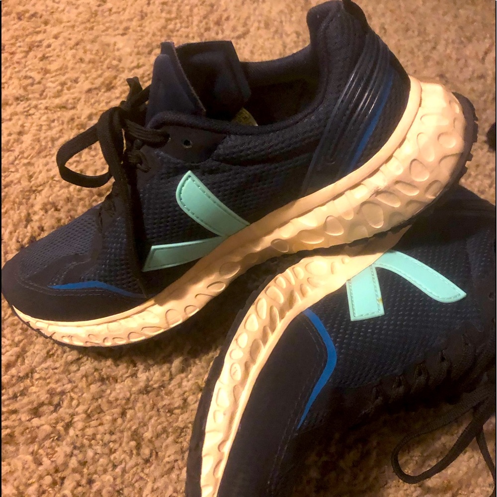 VEJA Sustainable material active shoes-LIKE NEW!!